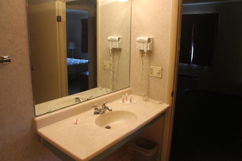 Magnuson Hotel East Syracuse Extérieur photo