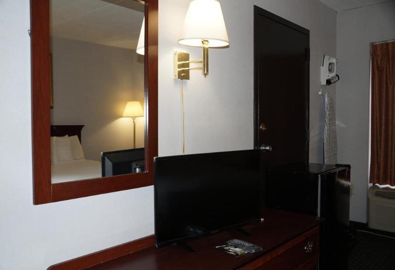 Magnuson Hotel East Syracuse Extérieur photo