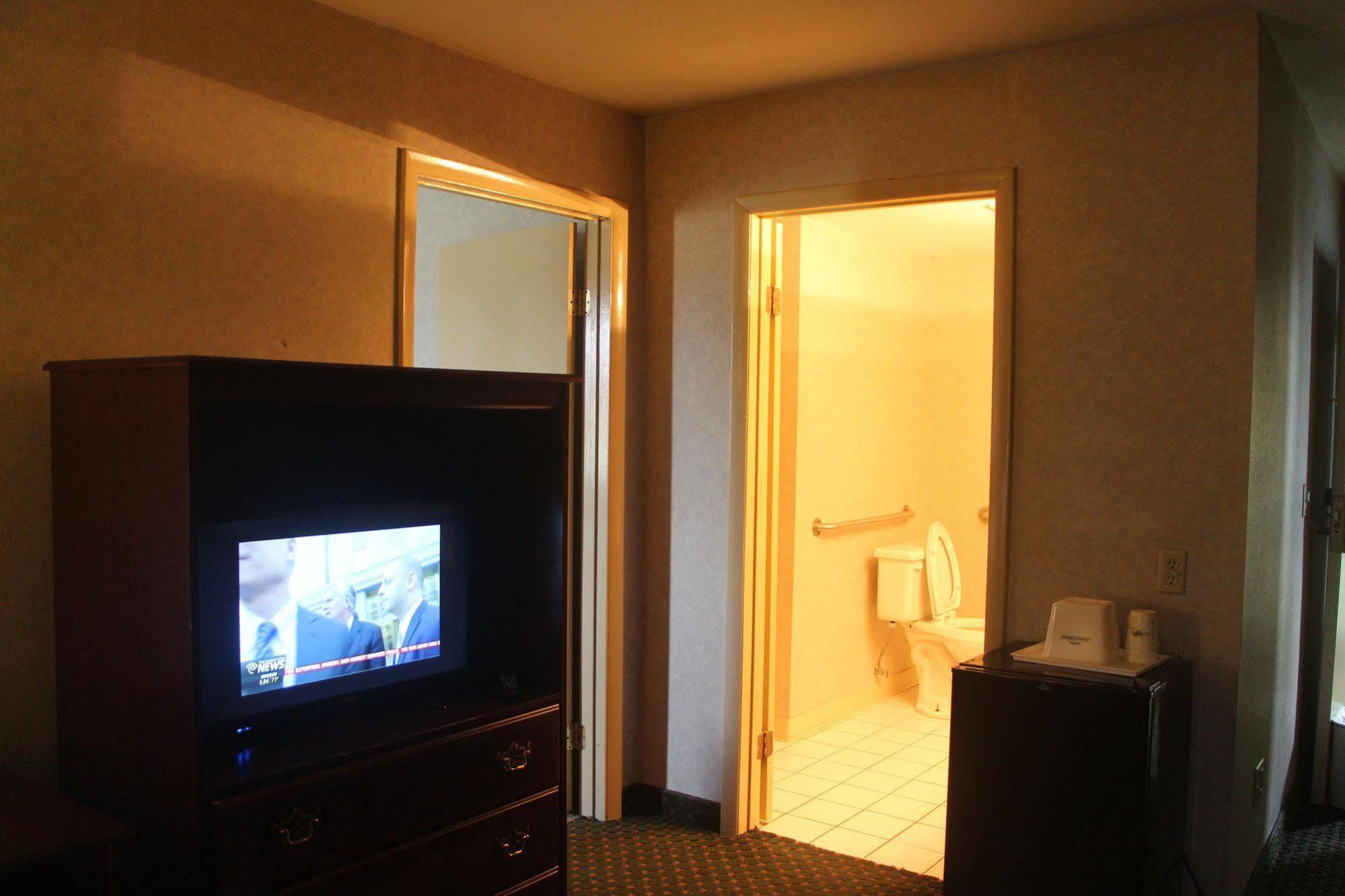 Magnuson Hotel East Syracuse Extérieur photo