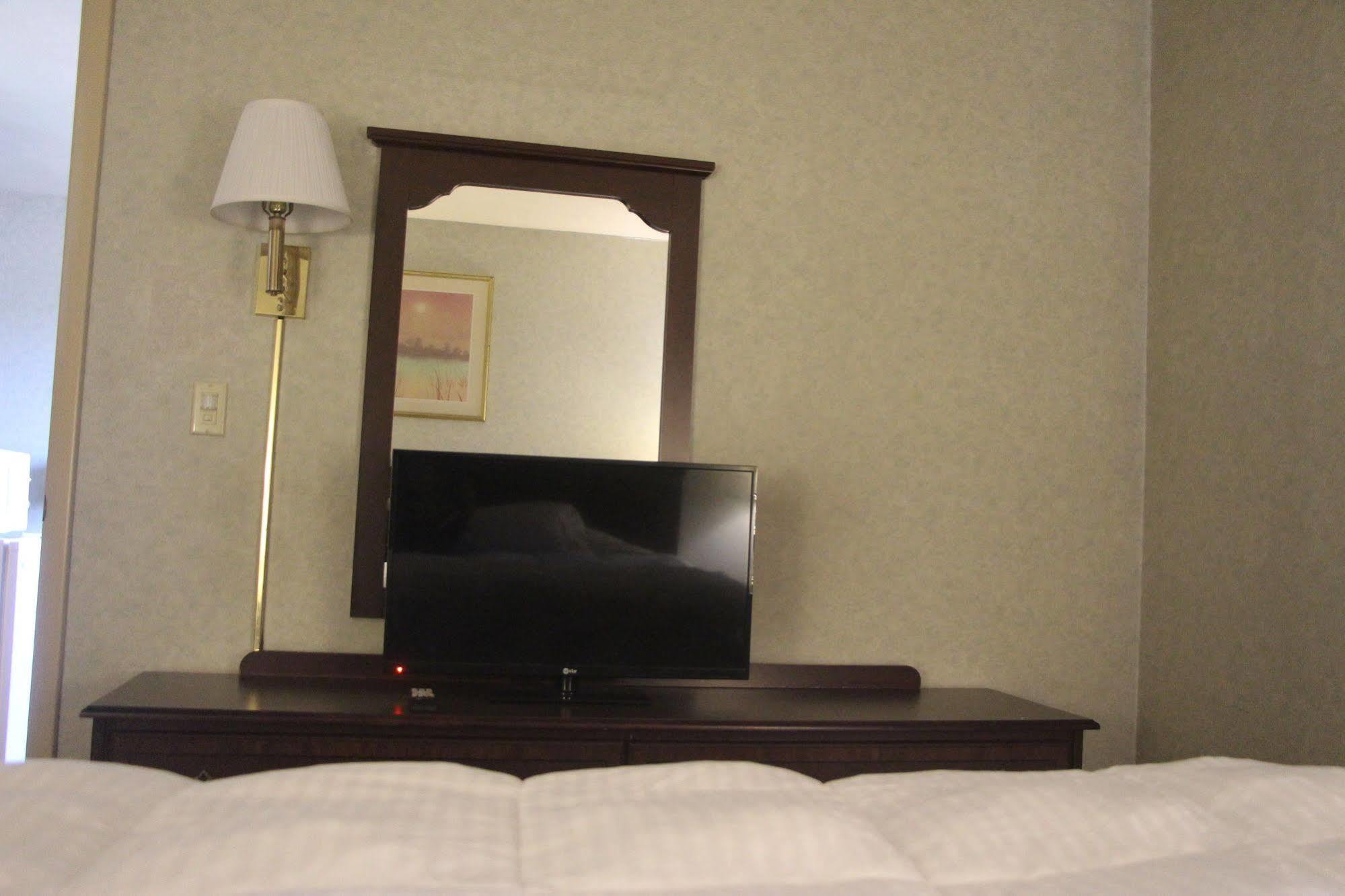 Magnuson Hotel East Syracuse Extérieur photo