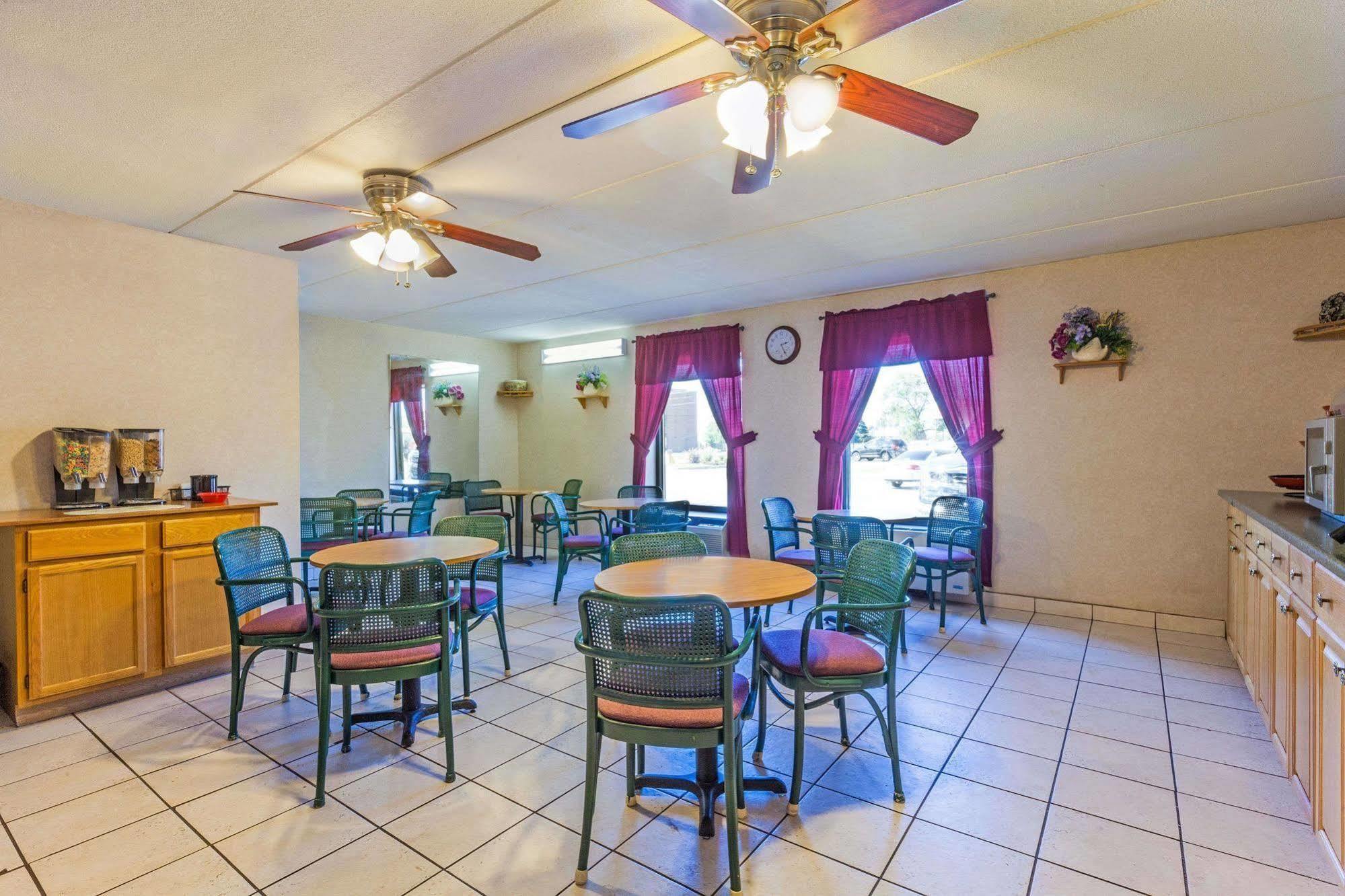 Magnuson Hotel East Syracuse Extérieur photo