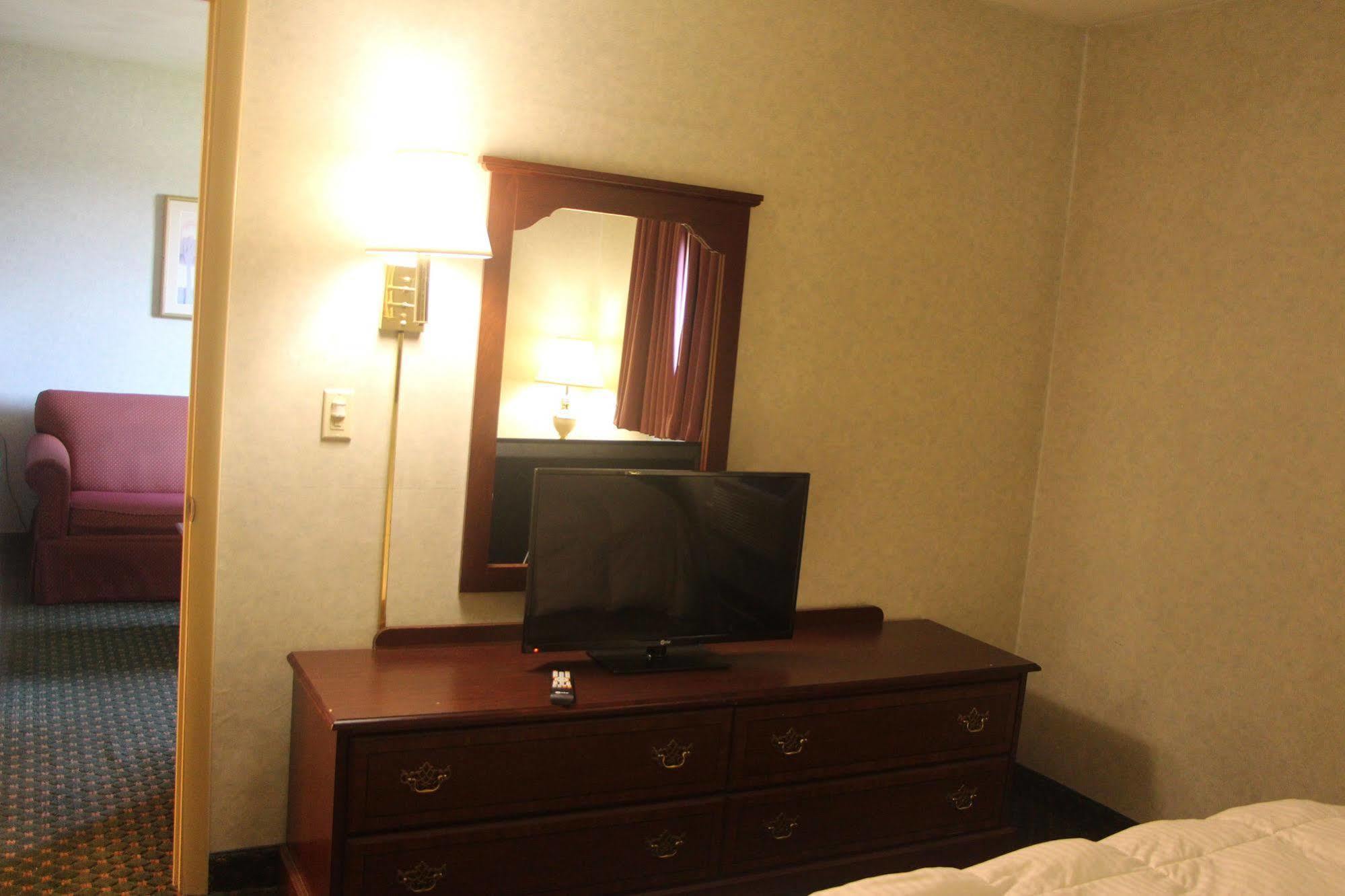 Magnuson Hotel East Syracuse Extérieur photo
